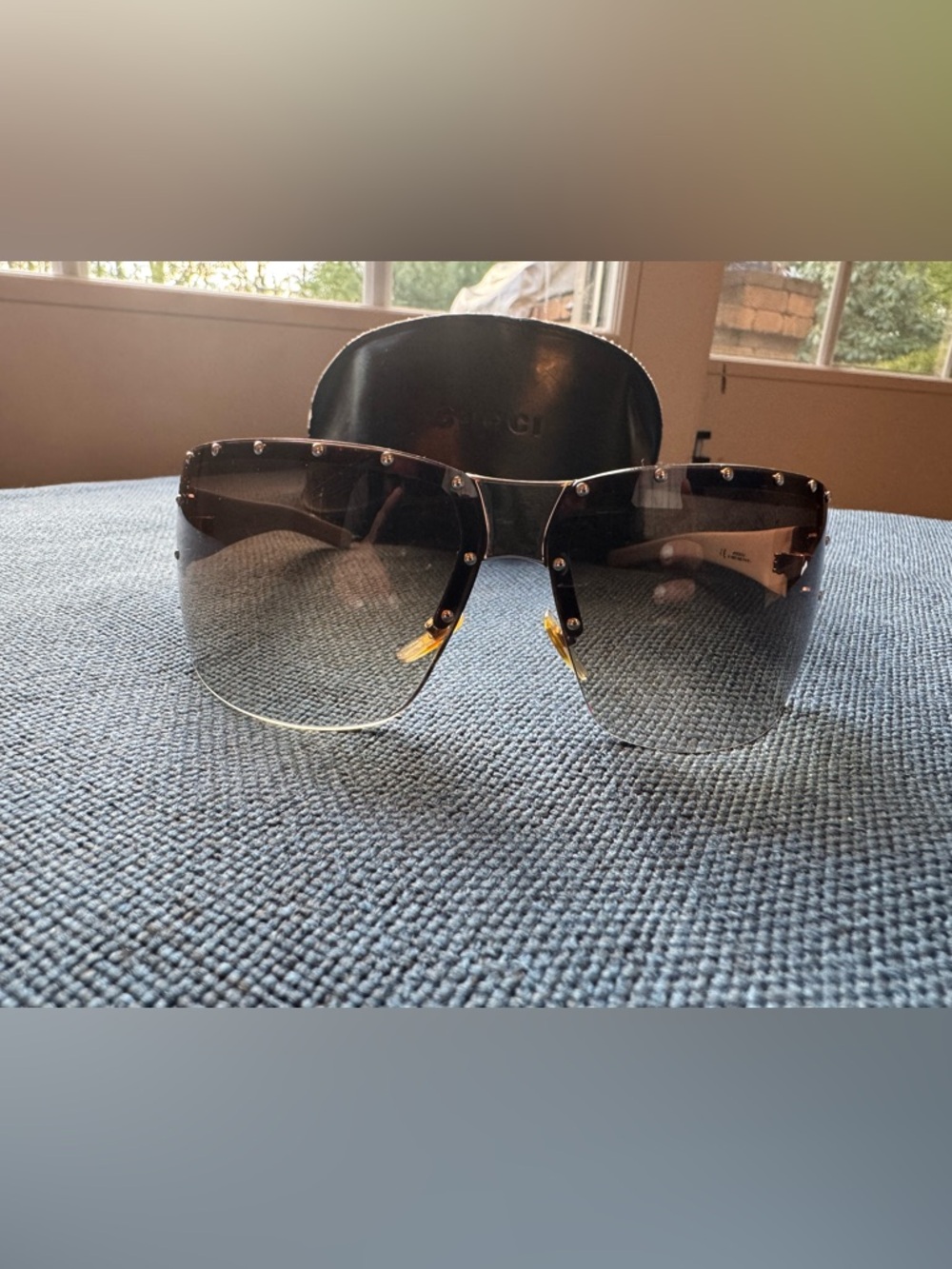 Gucci vintage star studded sunglasses. Original case no cleaning cloth. - Picture 4 of 8
